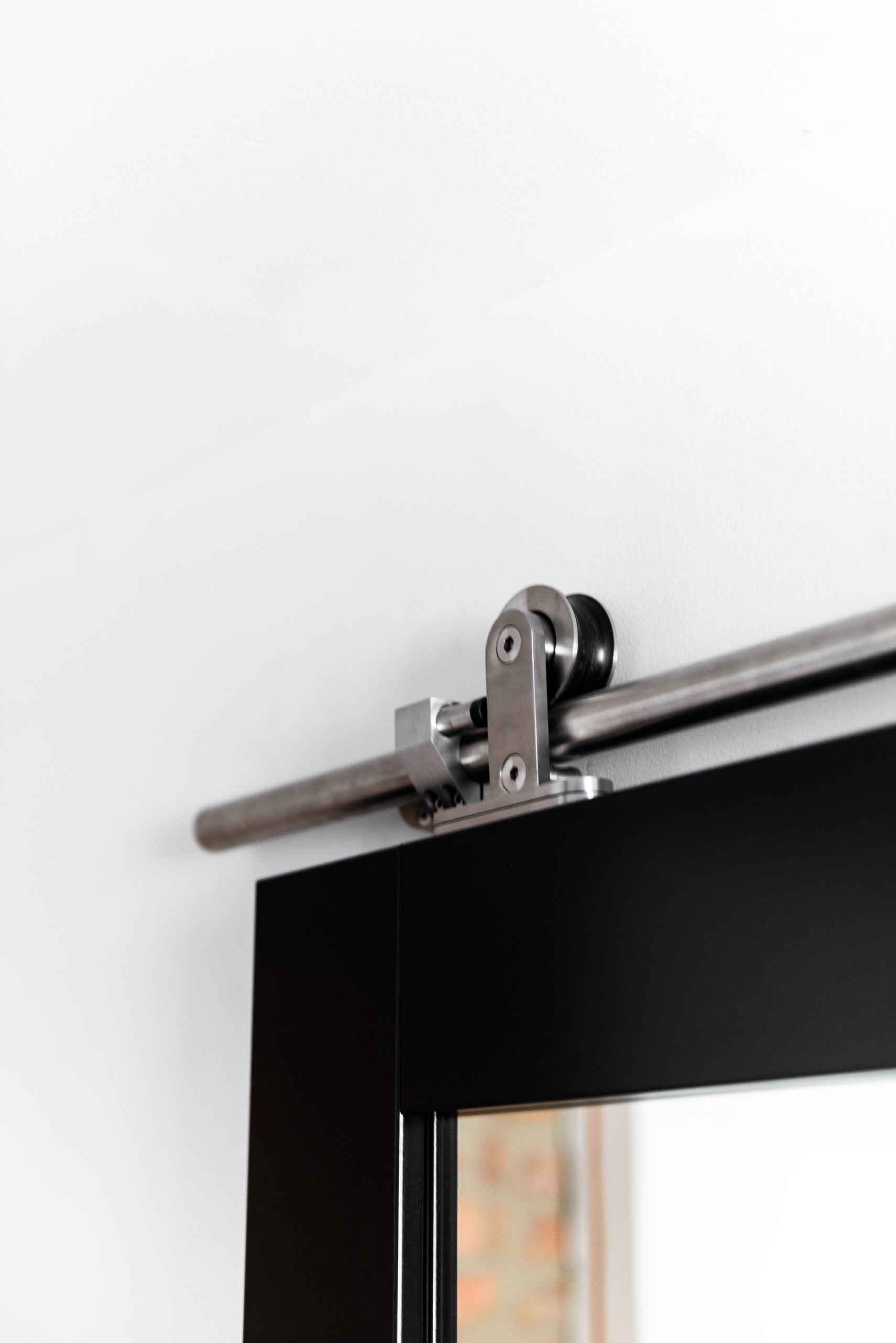 Nytorv23_Sliding_design_rail_Stainless