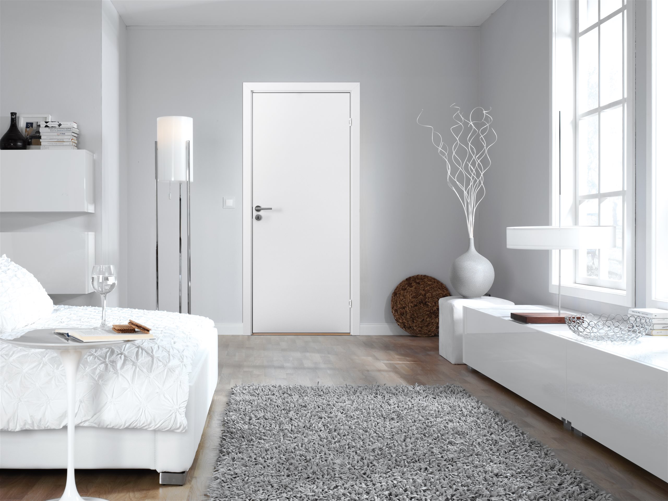 Stable-GW-white-bedroom-scenery